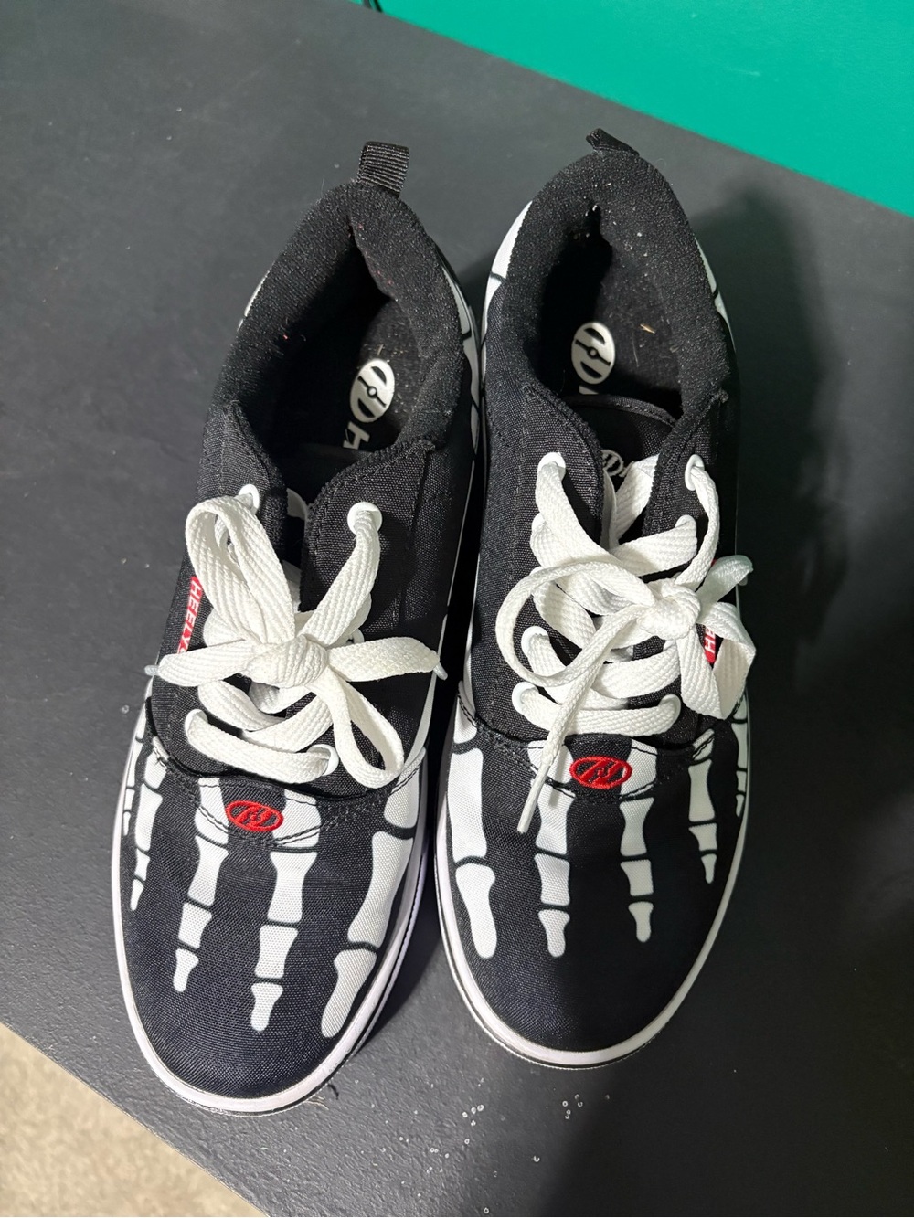 Heelys Kids Black Skate Shoes with White Skeleton Graphic